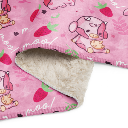Strawberry MIlk Cow Sherpa blanket