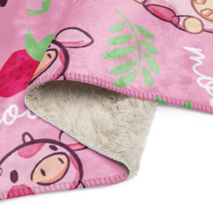 Strawberry MIlk Cow Sherpa blanket