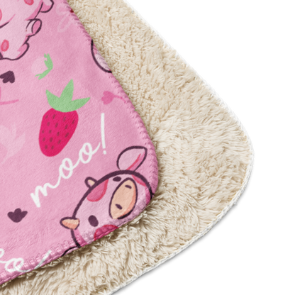Strawberry MIlk Cow Sherpa blanket